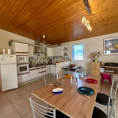 Holiday home Charmante Maison 2 Chambres, Proche Plage, Commerces, Avec Terrasse Et Wifi A - Fr-1-323-284 *