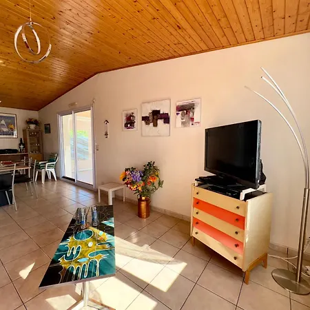 Charmante Maison 2 Chambres, Proche Plage, Commerces, Avec Terrasse Et Wifi A - Fr-1-323-284