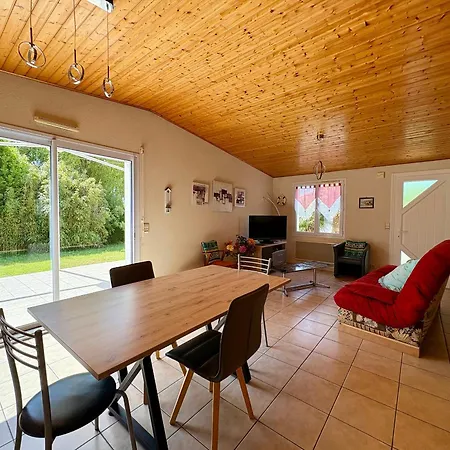 Prázdninový dům Maison 2 Proche Et Commerces, Terrasse Couverte - Fr-1-323-284