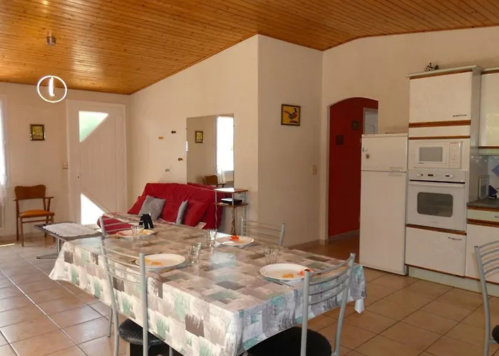 Maison 2 Proche Et Commerces, Terrasse Couverte - Fr-1-323-284 펜션